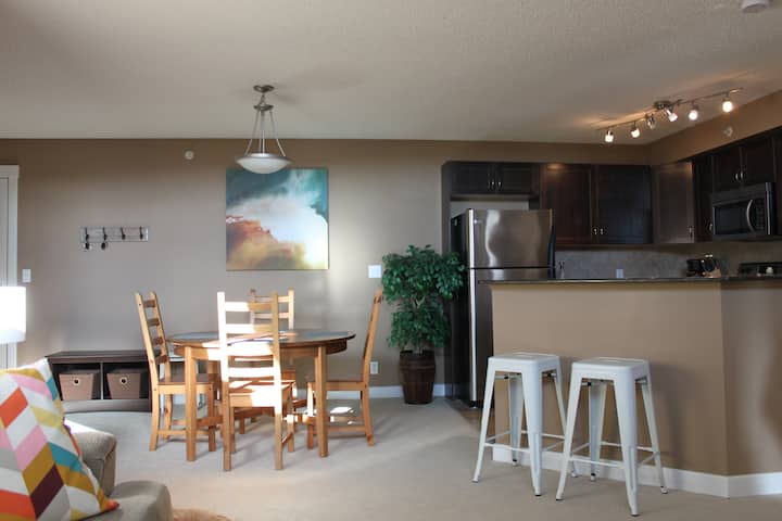 512 Lovely Two Bedroom Condo - Terrific Location - Invermere