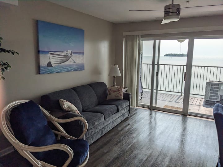 Waterfront Condo With Stunning Lake Views! - ケリーズ・アイランド, OH