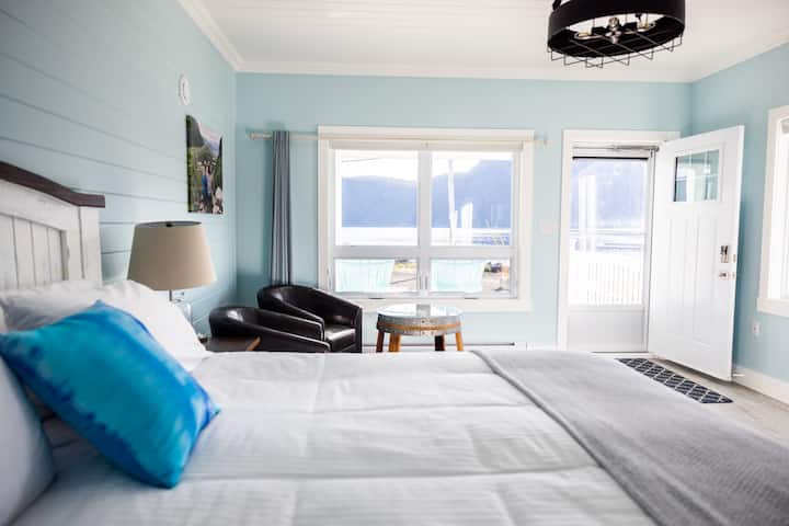 Gadd’s Harbour Room @ Stay Salty - Gros Morne National Park Of Canada