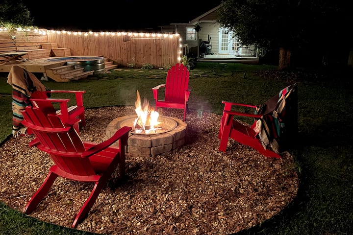 Southern Bungalow With Stock Tank Pool + Firepit - Greenville