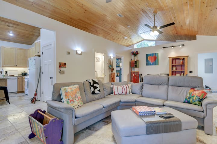 Artsy, Vibrant 2br/2ba Uptown Cottage That Wows! - St. Augustine