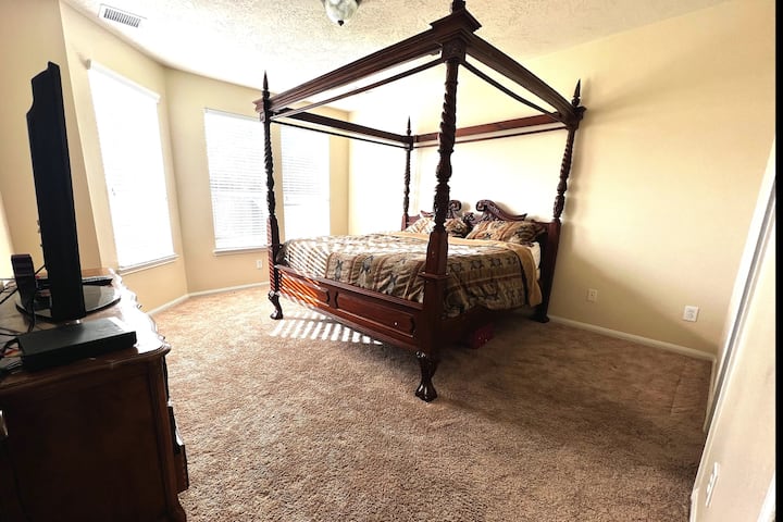 Luxury Master Suite - Pearland, TX