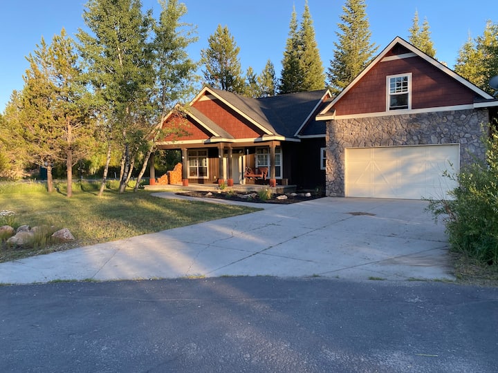 "Exclusive Mountain Home Retreat! Lakes, Beaches - Donnelly, ID