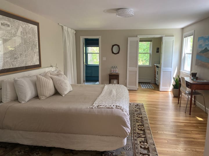 Gorgeous Guest Suite In Weston - Lake Cochituate, MA