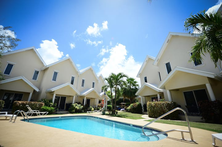 2 Bedroom Condo With Pool Close To Beach - Cayman Islands