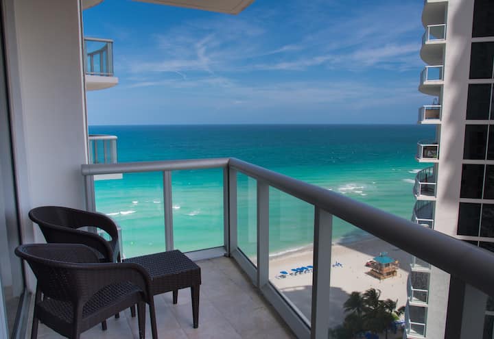 Ocean View Front Line1 Bedroom Condo + Resort Fee - Sunny Isles Beach, FL