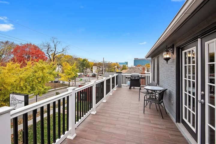 Private Penthouse +Balcony Overlooking 39th Street - Kansas City, MO
