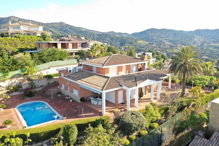 Luxury Villa With A Pool - Mataró