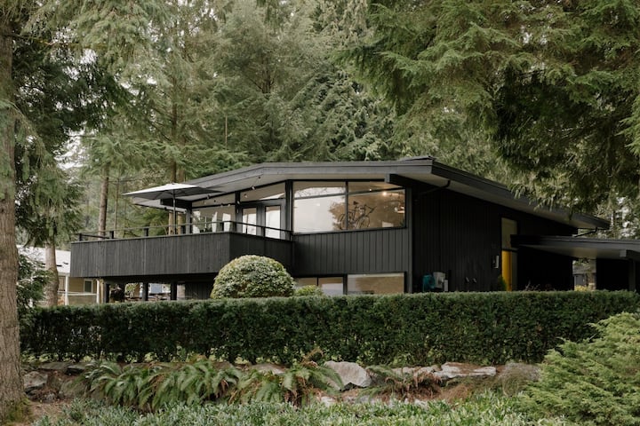 Welcome To Our Modern Home Set In Nature - Mount Seymour