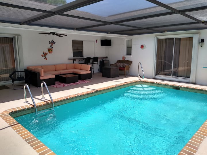 Resort-style Living With An Enclosed Pool - Punta Rassa, FL