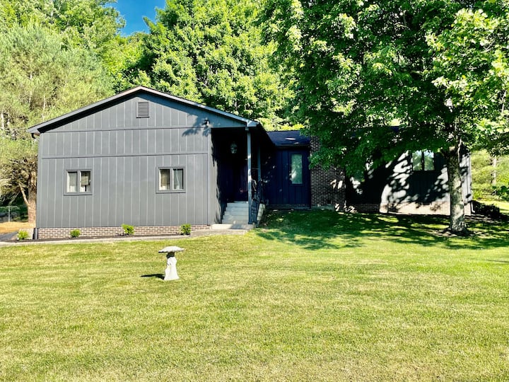 Cozy 3 Bedroom Ranch Style Home On Quiet Street - Little Beaver State Park, Beaver
