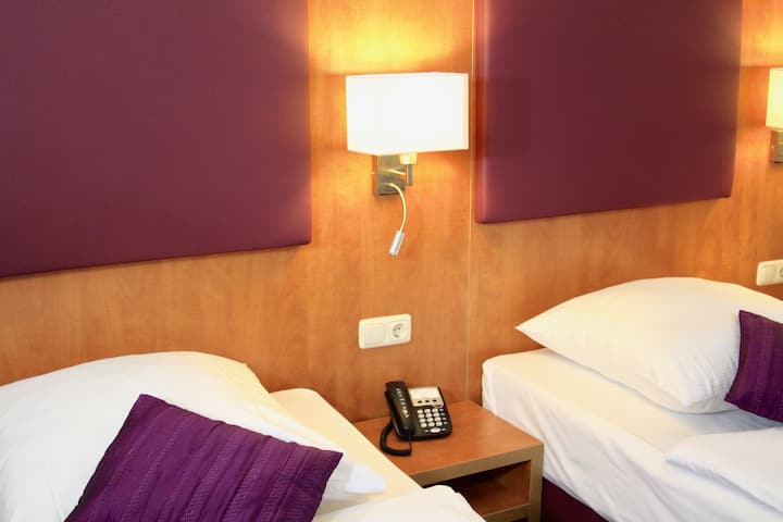 Doppelzimmer Mit Getrennten Betten, Klima Und Safe - Francfort-sur-le-Main
