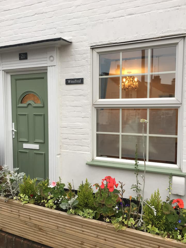 Winifred A Cheerful Cosy 2 Bedroomed Cottage - Gorleston-on-Sea