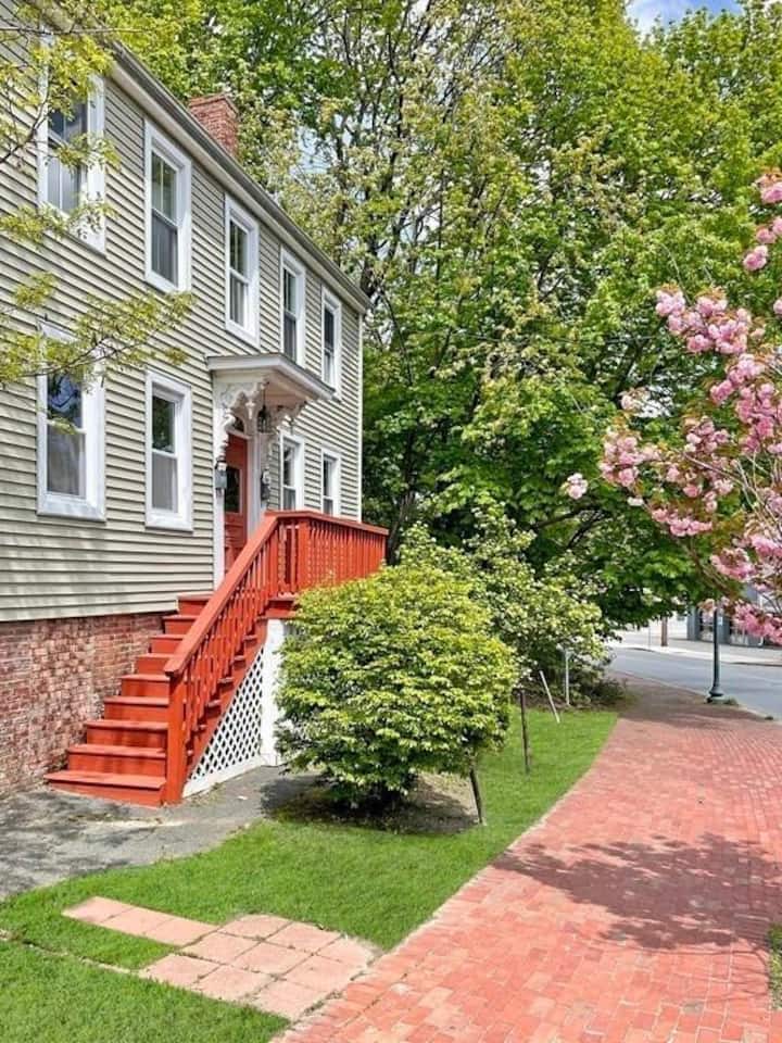 Private, 2bd, 1st Floor Unit In Historic Amesbury - South Hampton, NH