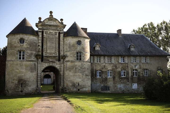 Gîte De Charme Dans Un Magnifique Château Du Xième - Caudry