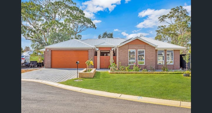 A Cosy, Cheerful 4br Home For Perfect Getaways - Hahndorf