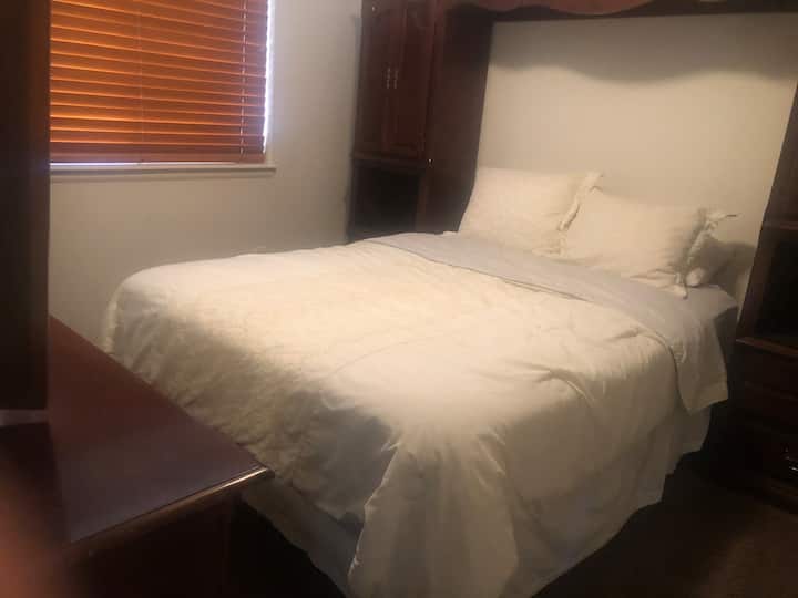 Private Room In A House With Shared Bathroom - Greeley, CO