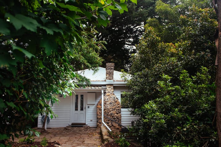 Luxury Treetop Escape With A Garden Glasshouse - Dandenong Ranges