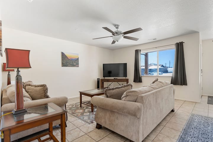 Shoshone Point Family Condo - Pets Welcome - Williams