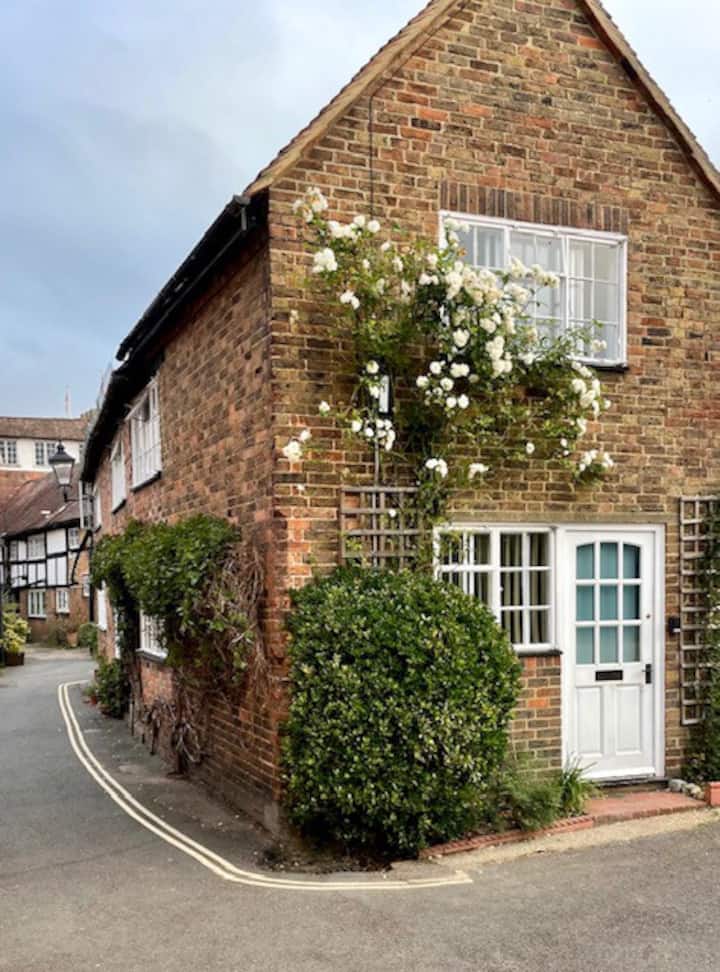 Pretty Cottage In The Heart Of Horsham. - Horsham, UK