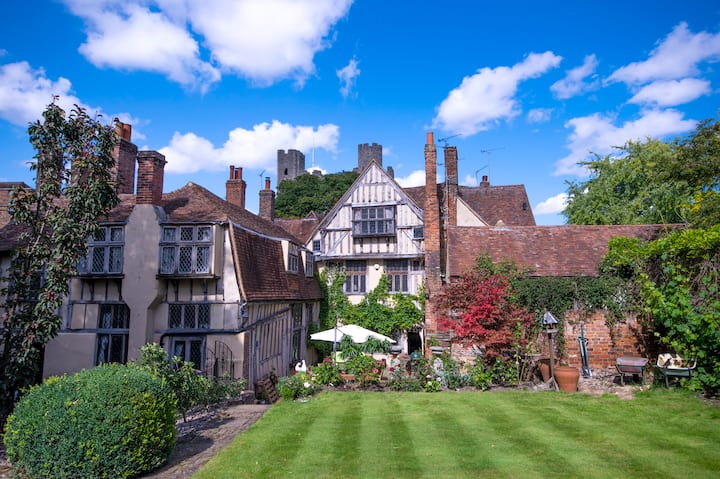Tudor Villa Steeped In History - Gillingham