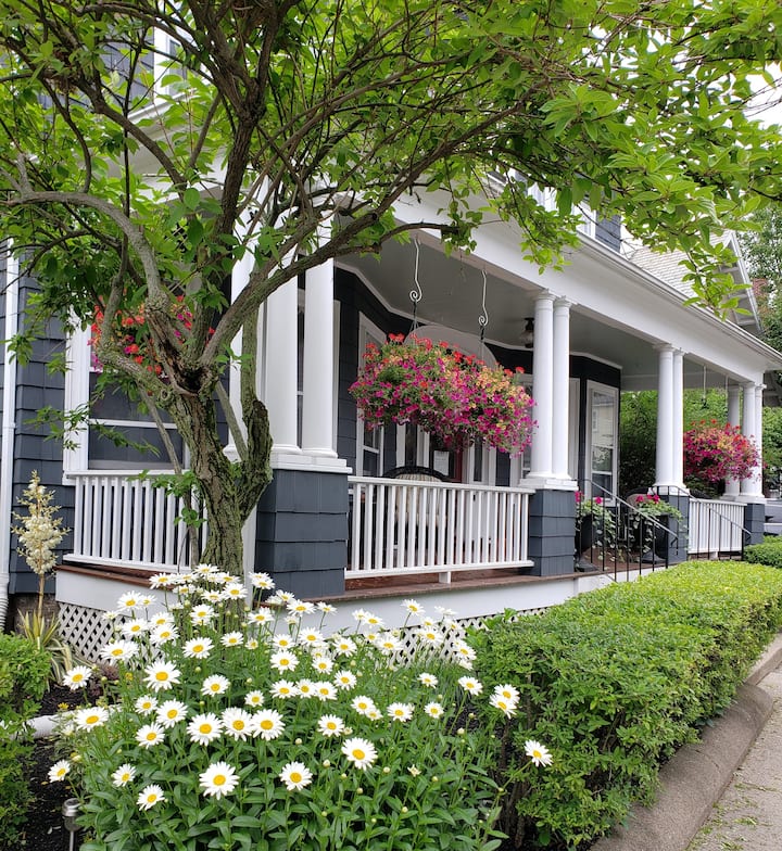 The Salem Porch House - Beverly, MA