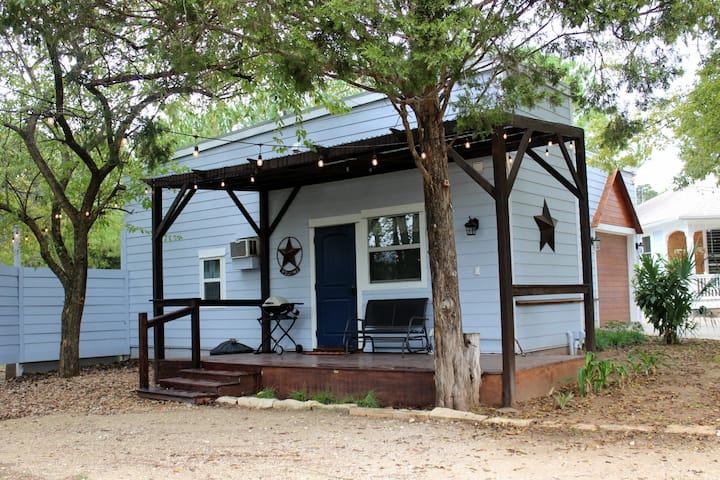 Come Relax & Enjoy This Quiet Country Cottage - Bastrop, TX