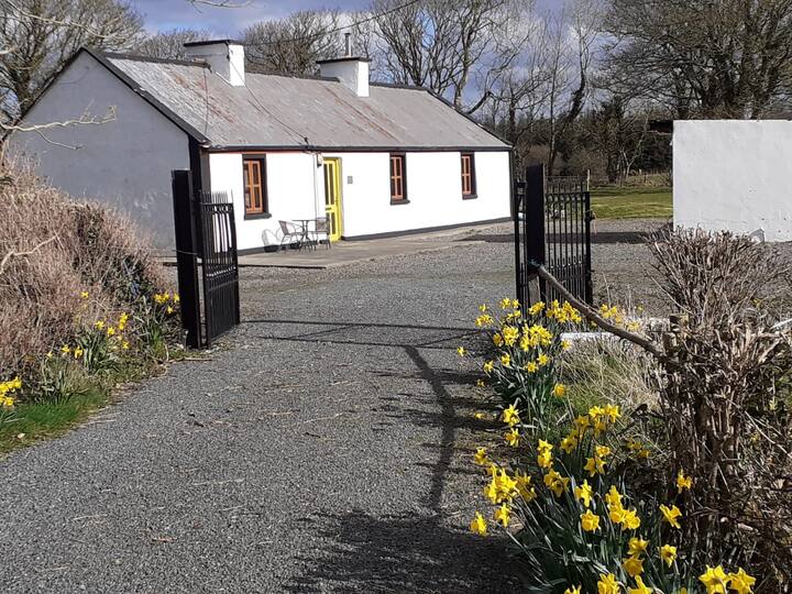 Cosy 270 Year Old Irish Famine Cottage - Enniscrone
