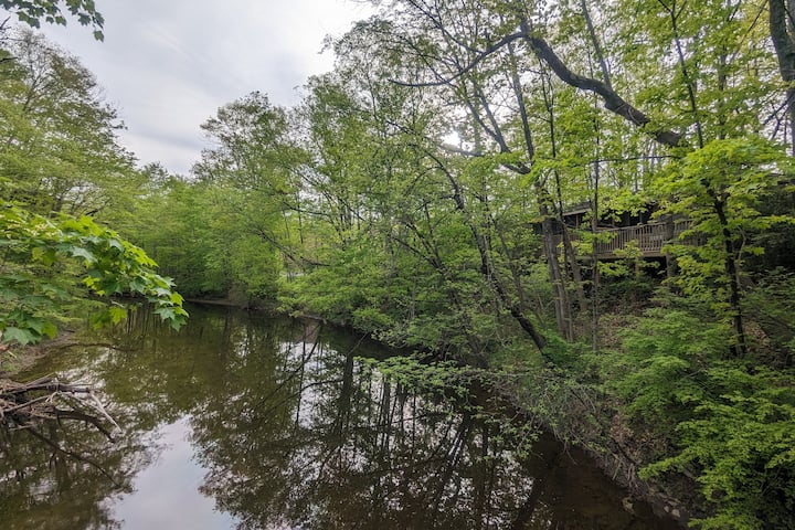 Hidden Vintage Waterfront Eco Cabin On A Creek - Bloomfield, CT