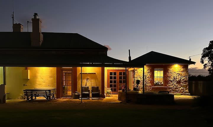 Windee Hill Homestead In The Flinders Ranges - Hawker