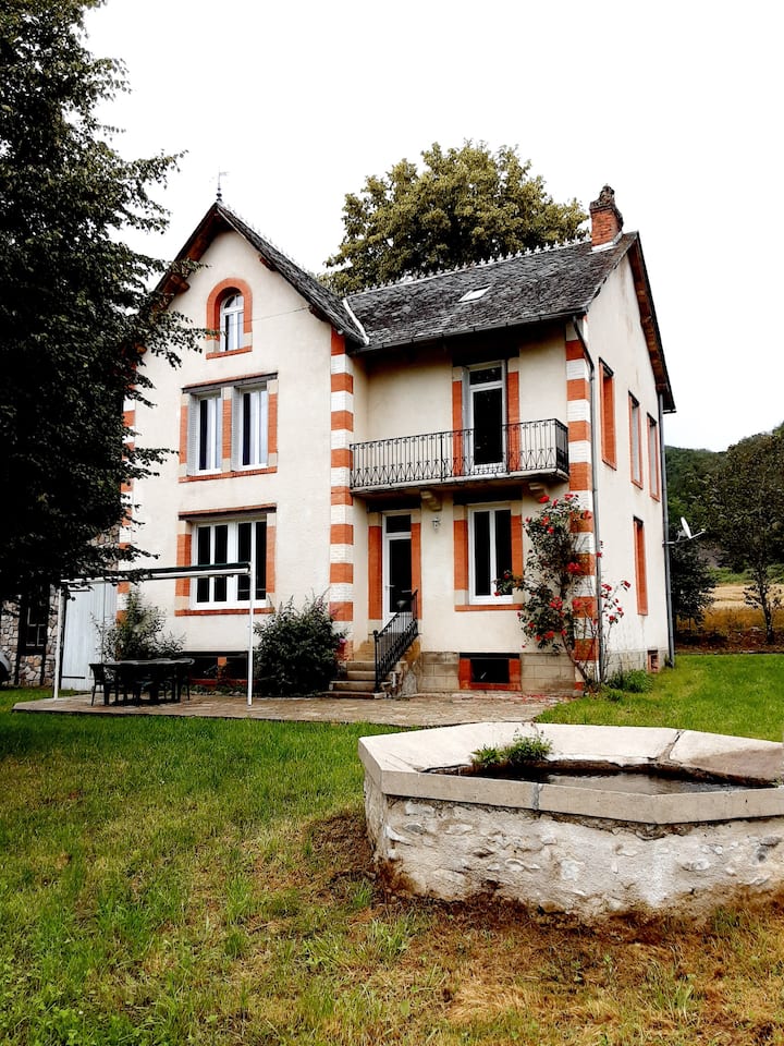 Ancienne Maison De Tisserand Au Coeur Du Cantal - Lac de Bort-les-Orgues