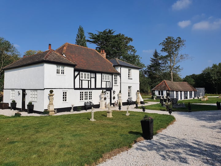 Historic Manor House For 6 To 31 Guests -St Albans - St Albans