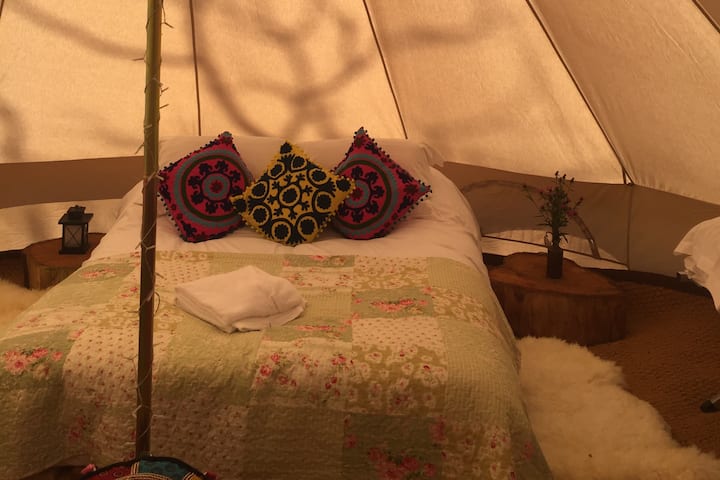 Bell Tent (2) For Couples In The Middle Of Fields - Dorking