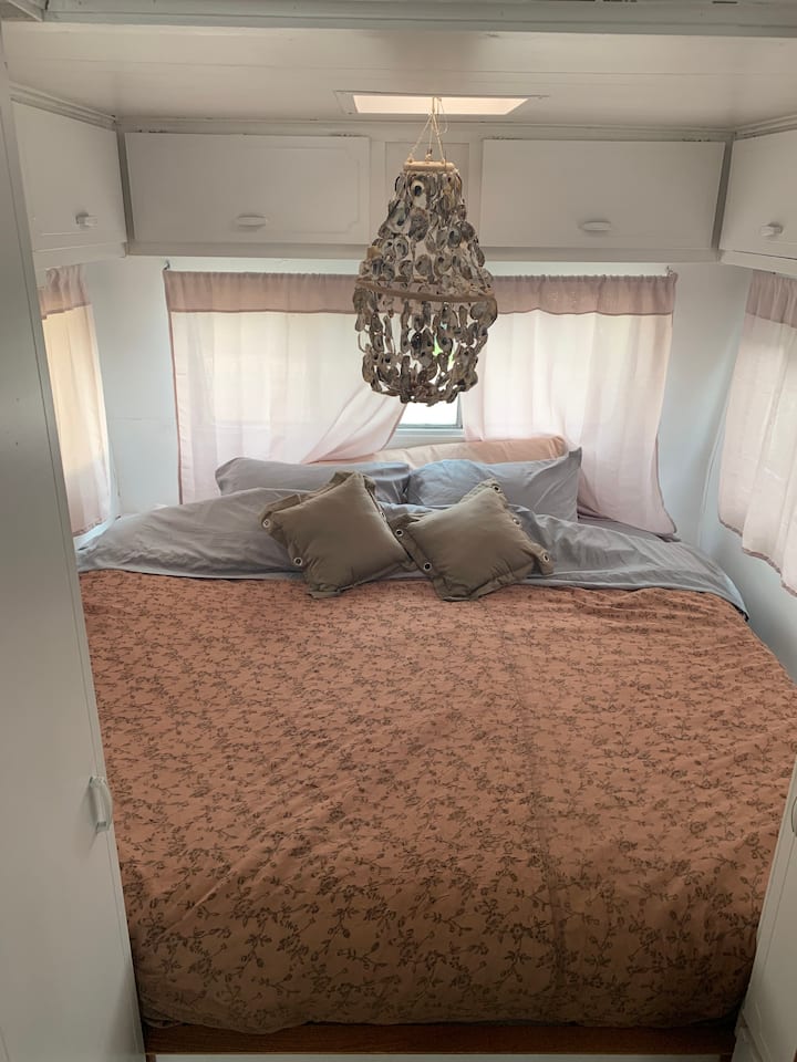 Cozy One-bedroom Camper With All Necessities - Frankfort, MI