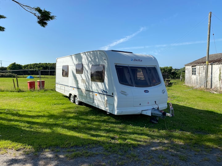 Lovely 4 Berth Caravan With End Bed And Bathroom - Padstow