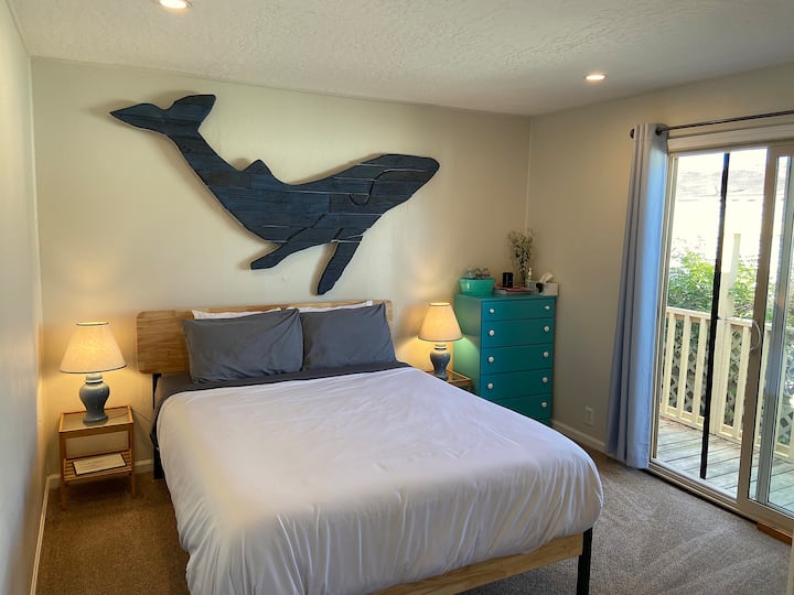 Cheerful 1-bedroom Near Beach With Free Parking - Monterey Bay, CA