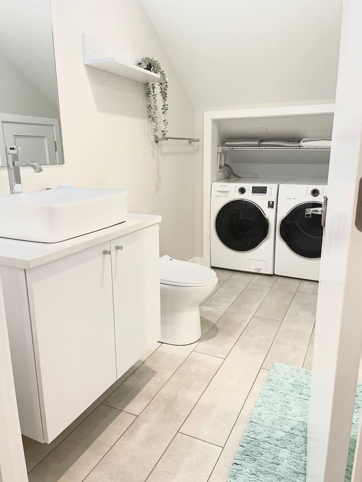 Clean Eastside Apartment Minutes From Downtown ! - Providence, RI