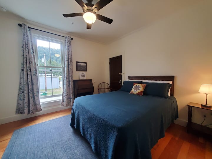 Hotel Room W/private Bath & Wifi | Bush House - Wallace Falls State Park, Gold Bar