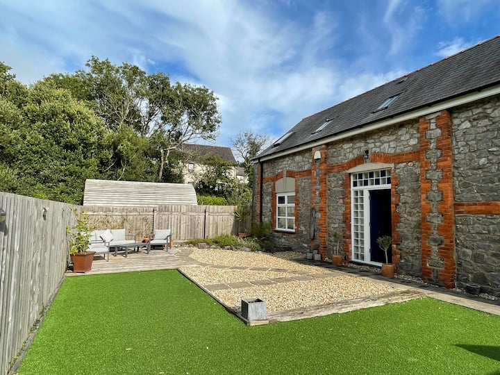 Beautifully Presented House With Garden & Parking. - Pembrokeshire