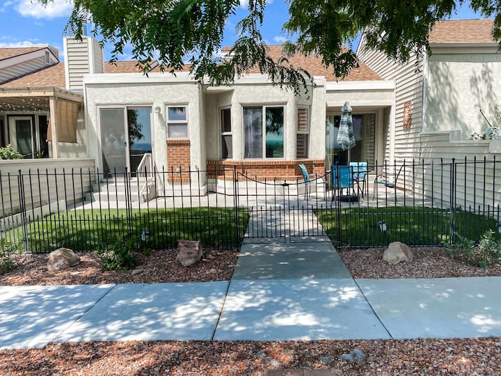 Villa Way Townhome - Charming & Centrally Located - Grand Junction, CO