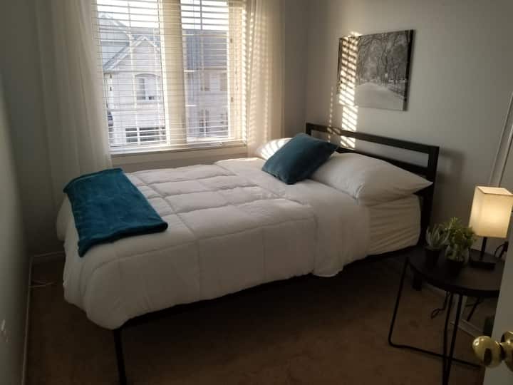 Cheerful Private Room In Beautiful Ajax Home - Whitby