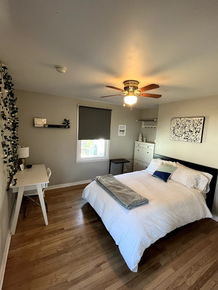 Cozy 1-bedroom Steps From Lake Monona - Middleton, WI
