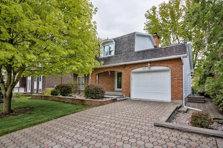 Cheerful 4 Bedroom Cozy Home With Fireplace - Brossard