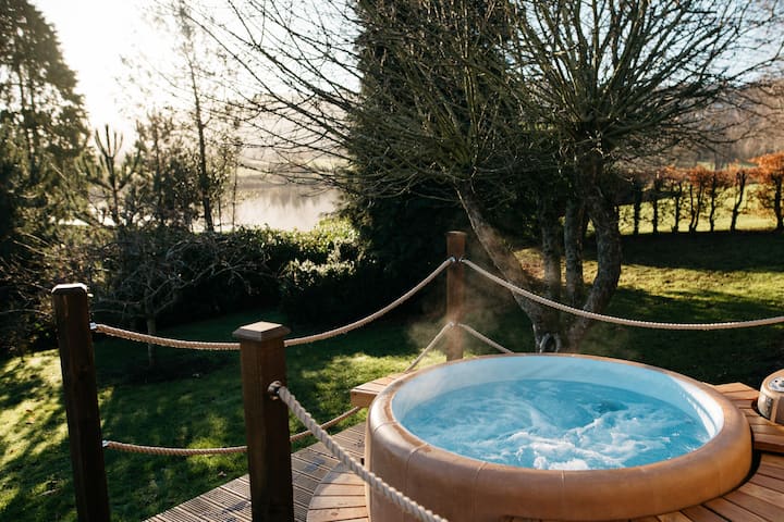 Cheerful 2 Bed Lodge With Hot Tub | Malvern - Worcestershire