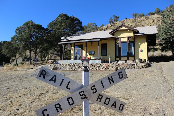 Charming Train Depot Built In 1890 - Sugarite Canyon State Park, Raton