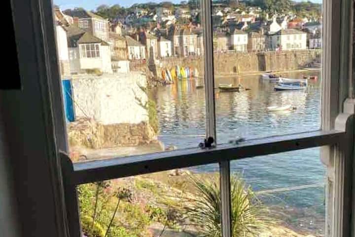 Charming Beachfront Cottage On The Harbour - Mousehole