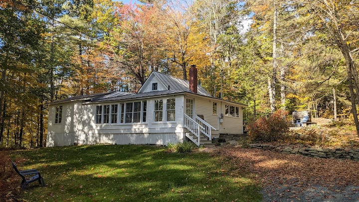 Private + Cozy Cottage Close To Lake And Mountain - New London, NH
