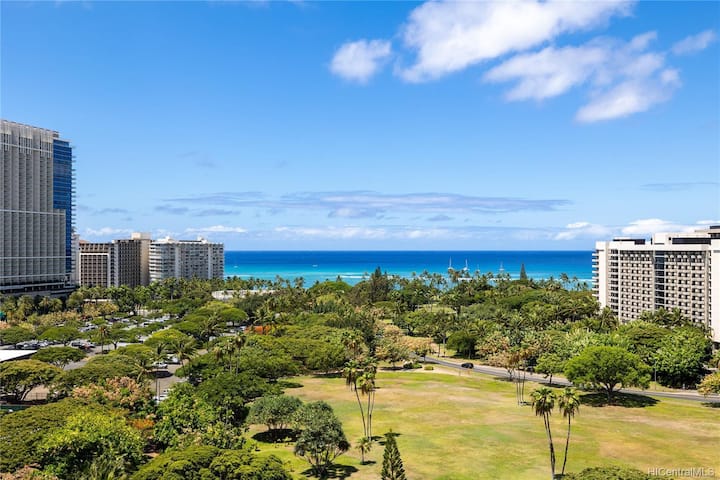Luxurious & Affordable In Heart Of Waikiki - ホノルル