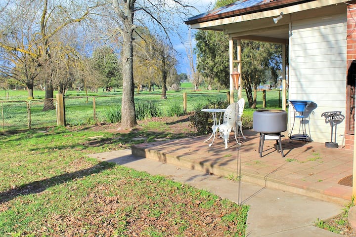 A Country Cottage Pet Friendly Stay - Milawa