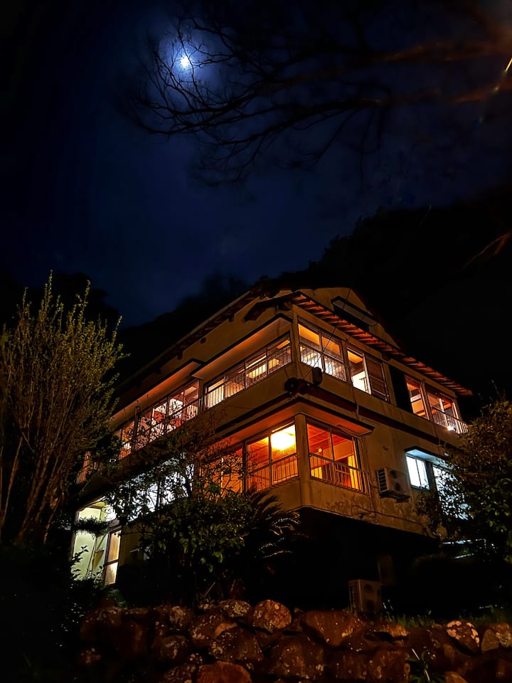 Large Private Cottage Rental Ohama Beach - Shimoda